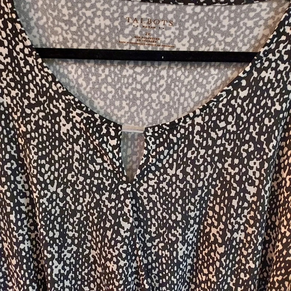 Talbots Woman Long Sleeve Black and White Faux Wrap Top in Size 2X - Picture 4 of 9